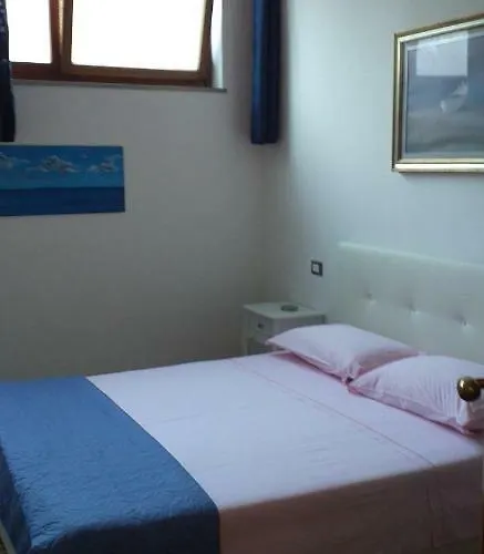 La Casa Del Pittore Anna House *