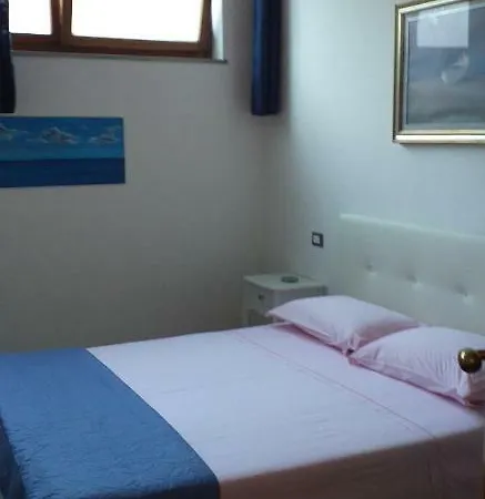 La Casa Del Pittore Anna House *