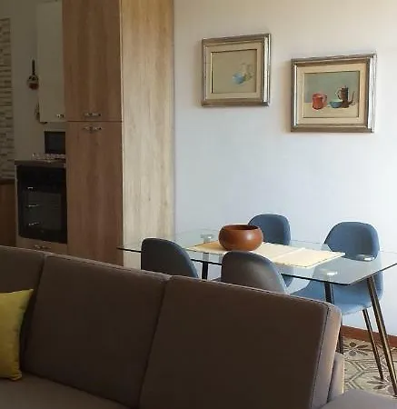 La Casa Del Pittore Anna House *